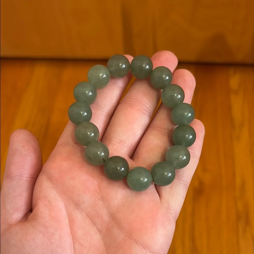 Jadeite Beaded Bracelet EUC - Picture 7 of 7
